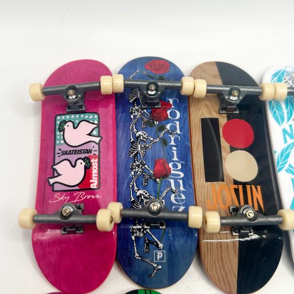 Authentic TECH DECK Mini Collectible Finger Skateboard Lot of 12 EUC - Picture 3 of 9